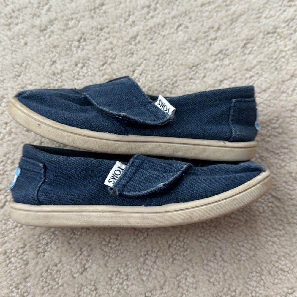 Toms Shoes Navy Canvas Kids size 9 - Picture 2 of 4
